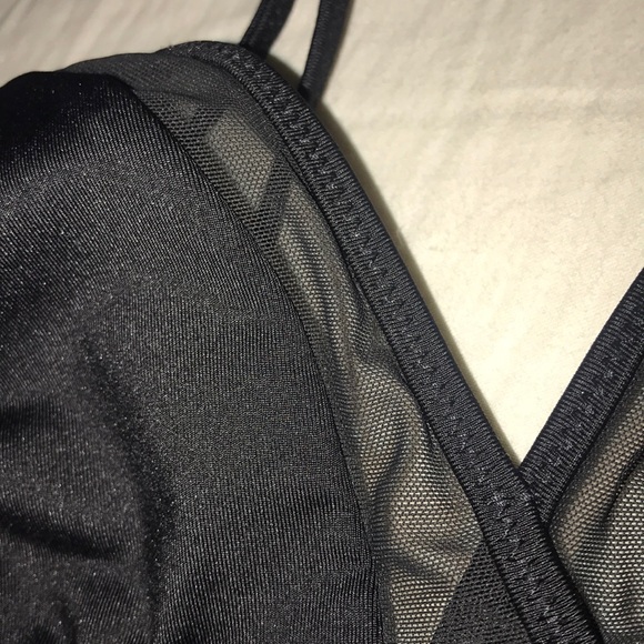 Black VS Sports Bra - Picture 2 of 4